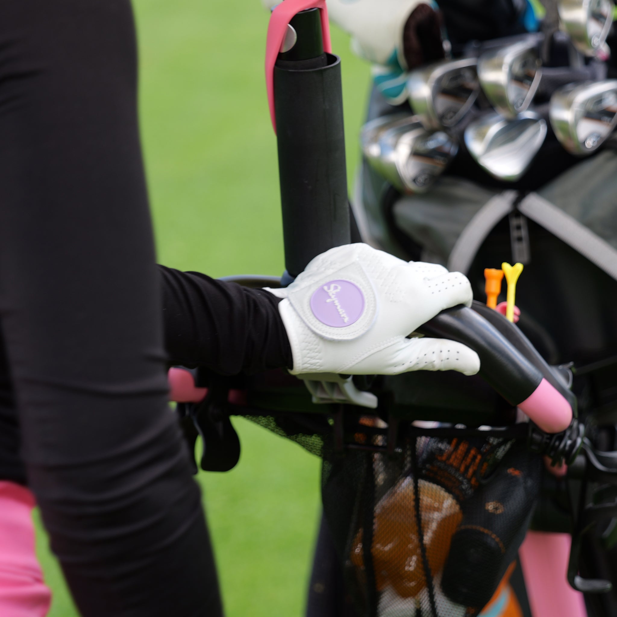 naisten violetti golfhanska