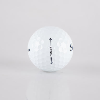 rebel-golfpallo lähikuvassa suuntaviiva