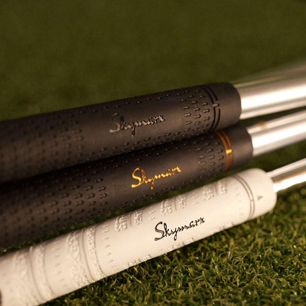 skymarxin golfgripit lähikuvassa asennettuna mailoihin